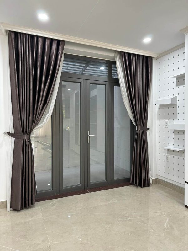 Cửa Kính Cường Lực 4 Cánh 18 cửa nhôm xingfa 4 cánh