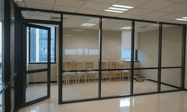 cửa kính cường lực khung sắt